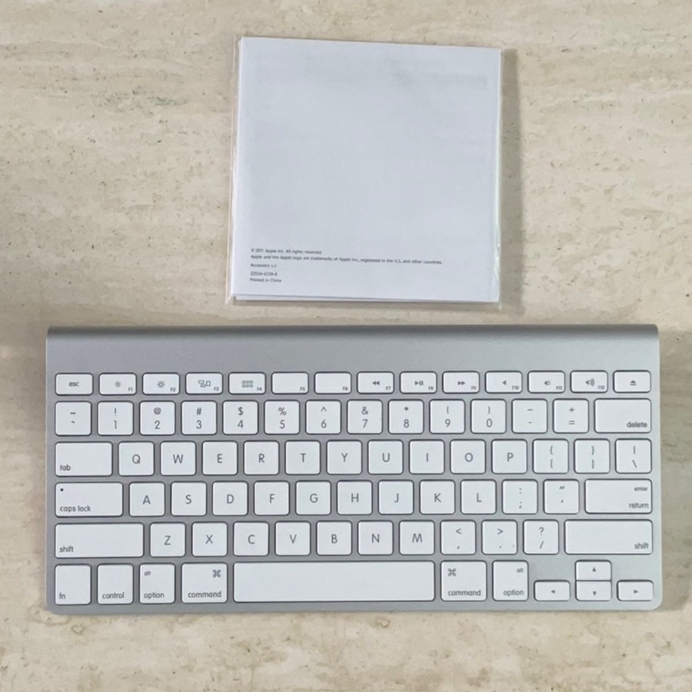 Apple Keyboard Wireless Model A1314 Genuine OEM Authentic - Picture 10 of 11